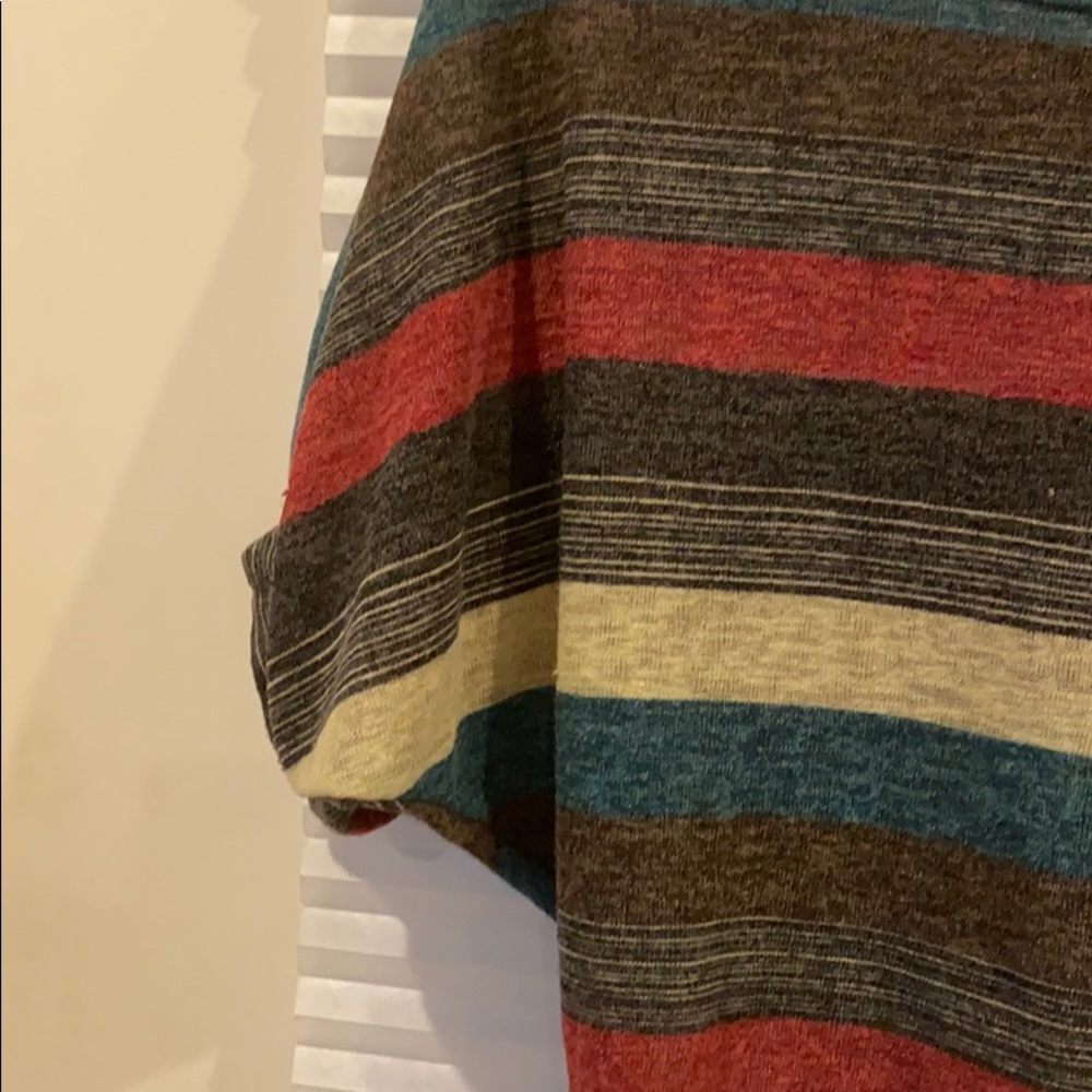 Top - Picture 2 of 4